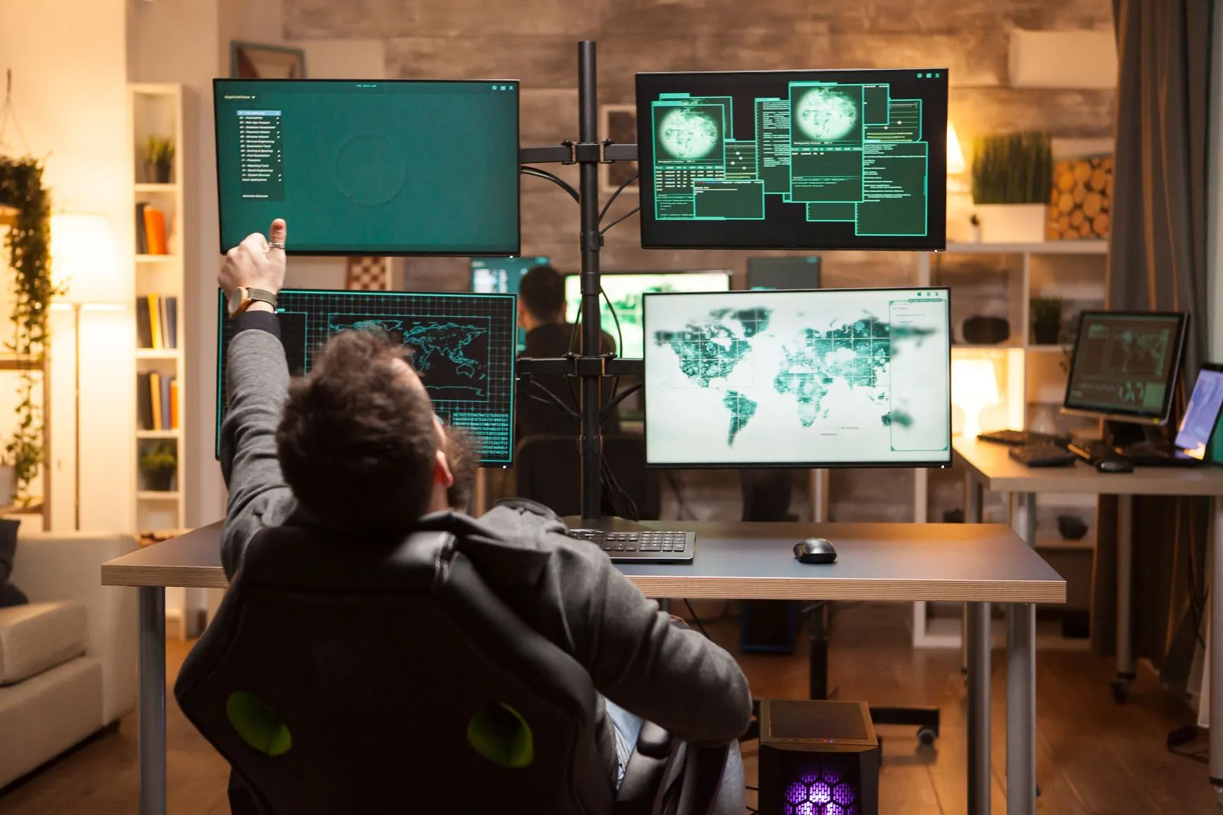 Afbeelding blije security expert