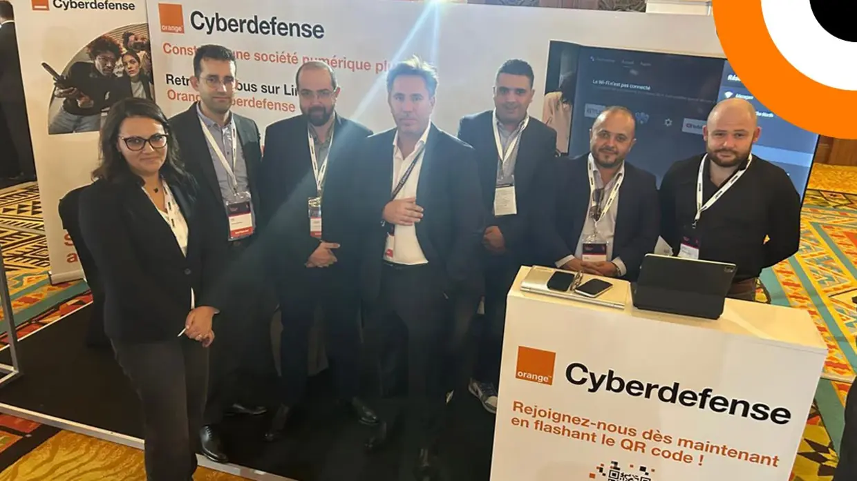 L'équipe d'Orange Cyberdefense au Maroc Une équipe de collaborateurs d'Orange Cyberdefense Maroc prenant la pose à l'occasion d'un salon.