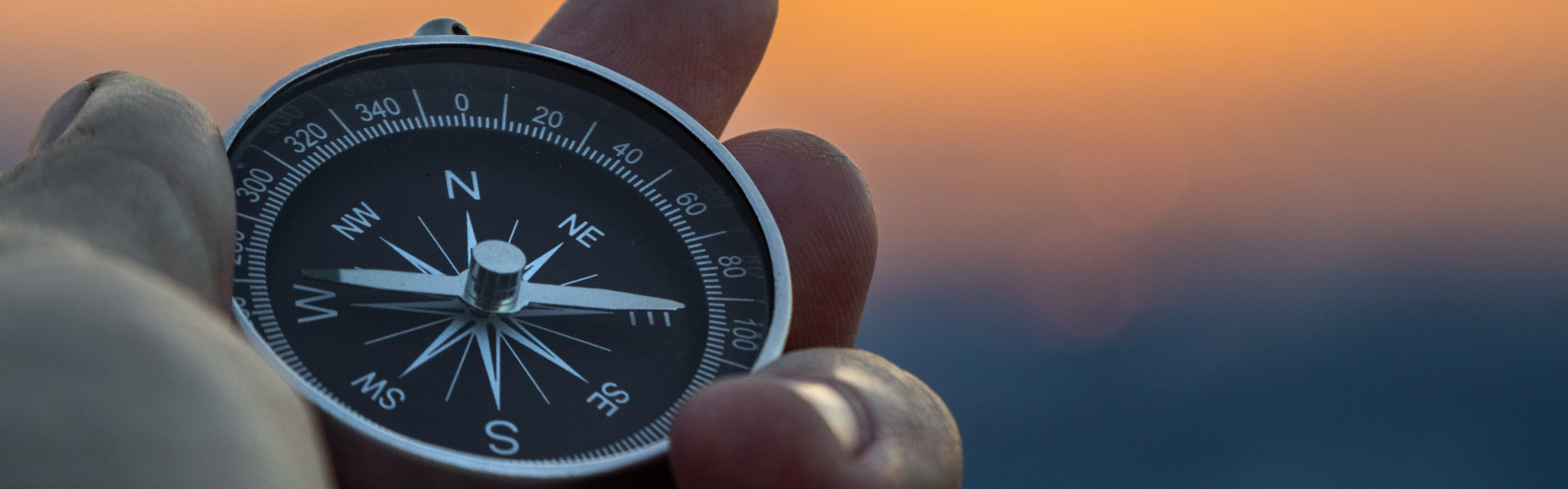 Afbeelding kompas in hand