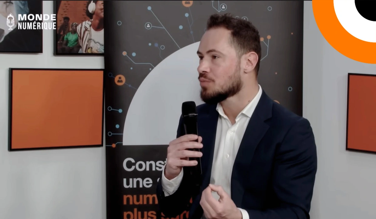 Vivien Mura explique les différents risques cyber liés à l'intelligence artificielle. Vivien Mura, CTO d'Orange Cyberdefense, interviewé en mars 2026 par Jérôme Colombain de Monde Numérique.