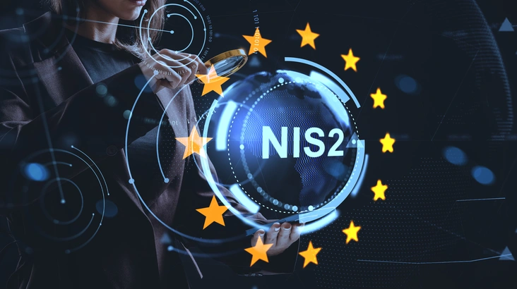 Illustration NIS2 & EU-Sterne Illustration zu NIS2 mit digitalen Netzwerk- und Sicherheitssymbolen sowie EU-Sternen