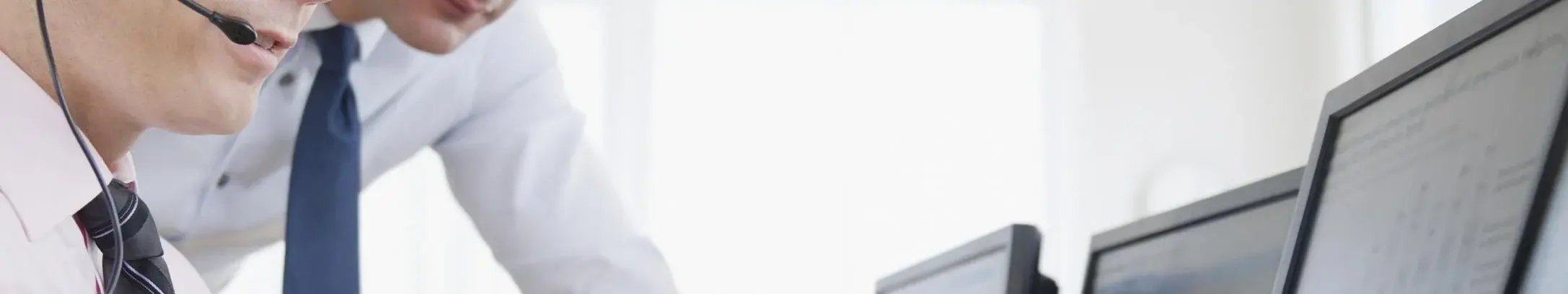 deux hommes détectent une attaque